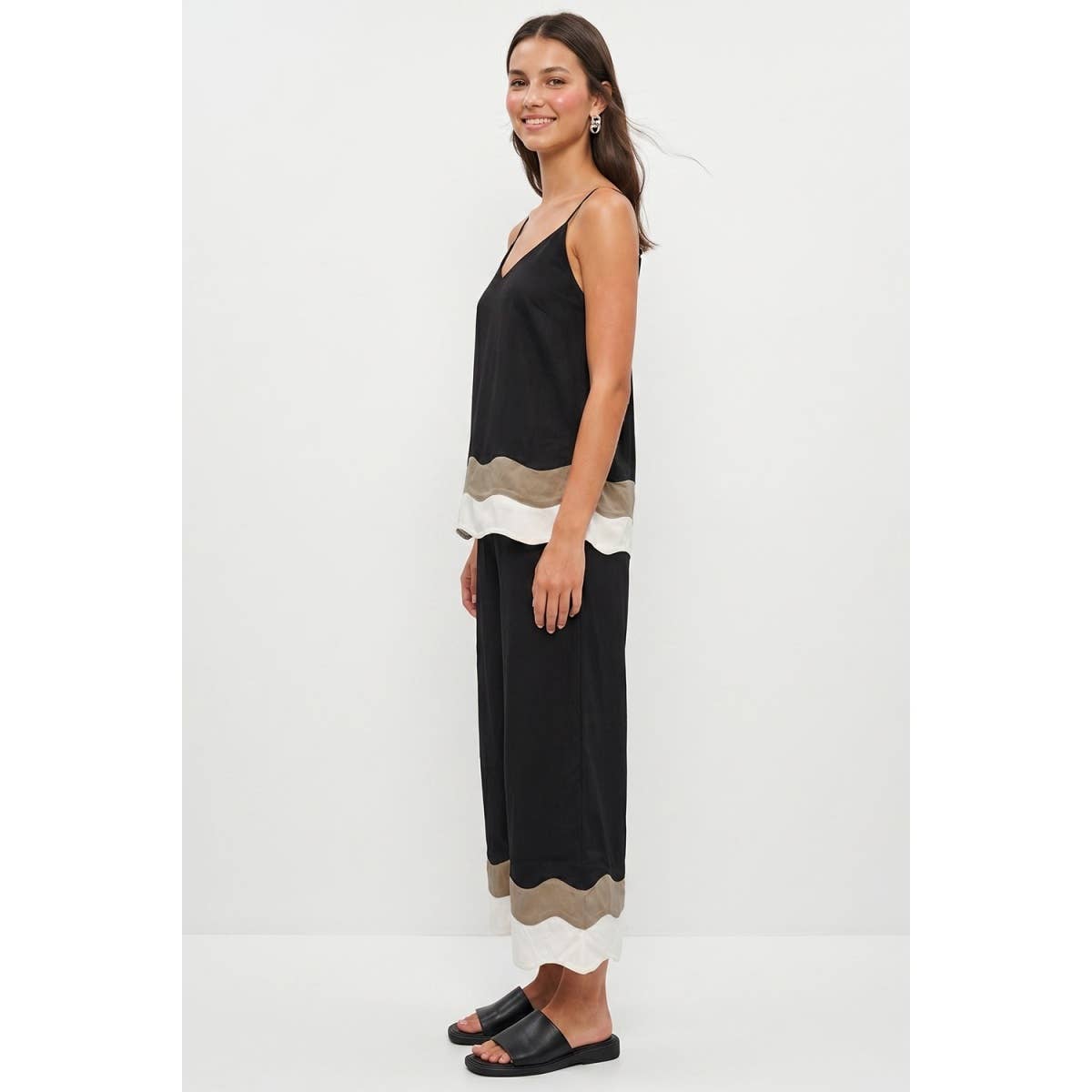 Wavy Colorblock V-neck Camisole