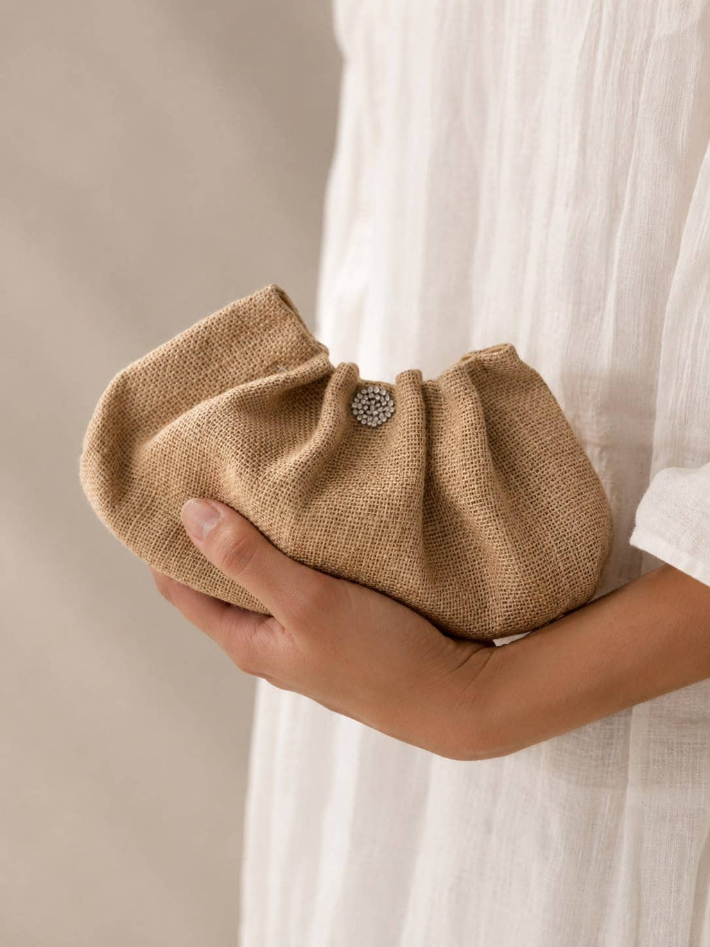 Leo Pouch